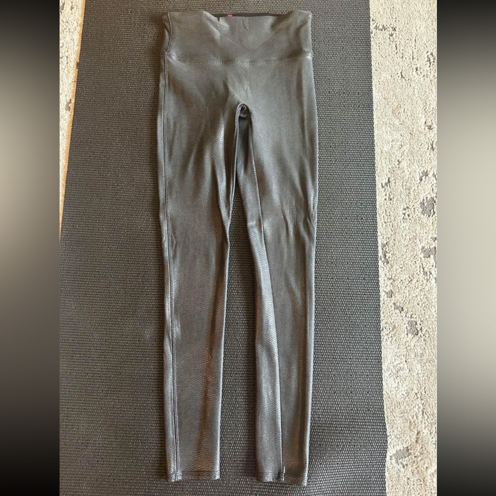 Crocodile Black/Grey Spanx.